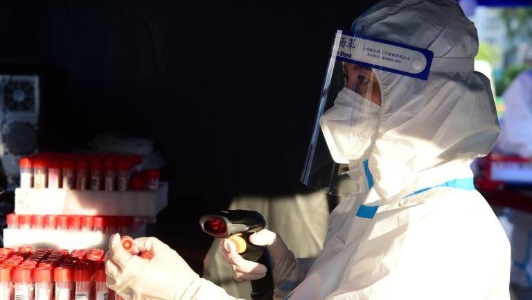 明知病毒險，偏向疫區行