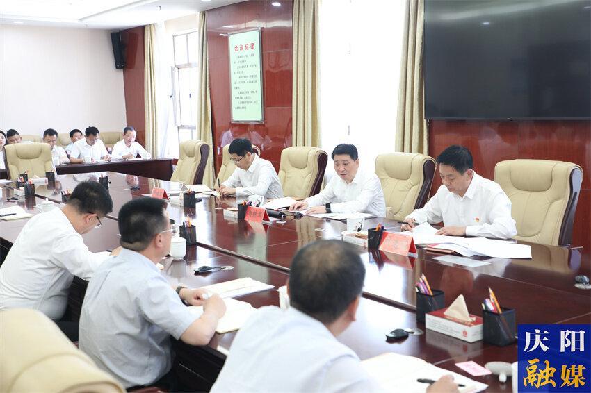 周繼軍參加市政府辦公室黨支部主題黨日活動時指出 把牢政治方向 堅定為民立場 擔當實干推動慶陽高質量發展