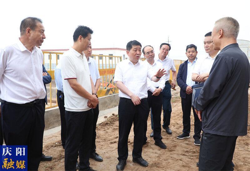 周繼軍在西峰區調研重大項目建設情況時強調 優環境 強保障 趕進度 推動重點項目早日建成投用