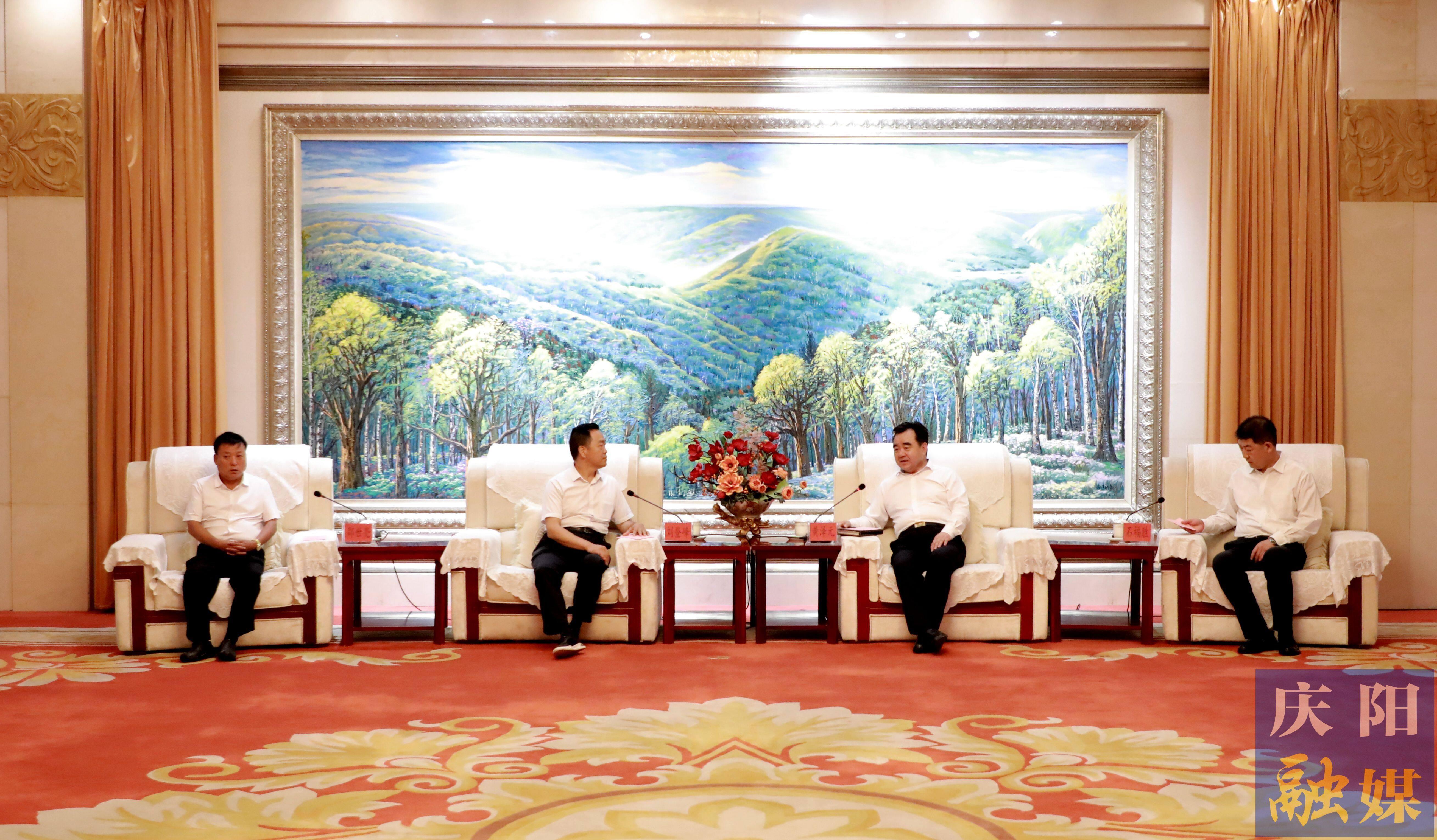 黃澤元與新疆生產建設兵團甘肅商會會長劉登峰一行座談