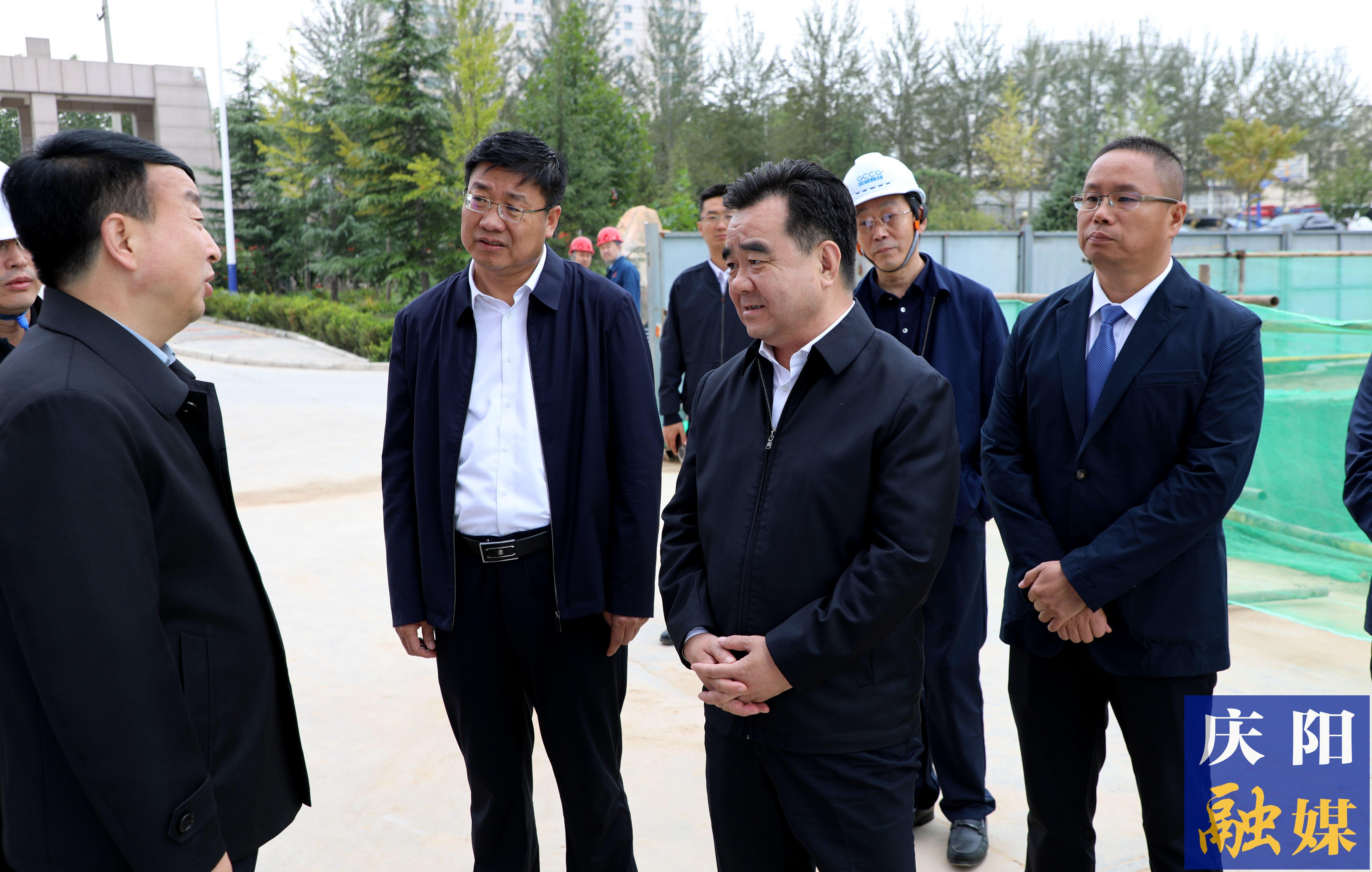 黃澤元在調研西峰城區供熱供水供氣工作時強調 把群眾的安危冷暖時刻放在心上 不斷提升基本公共事業服務水平