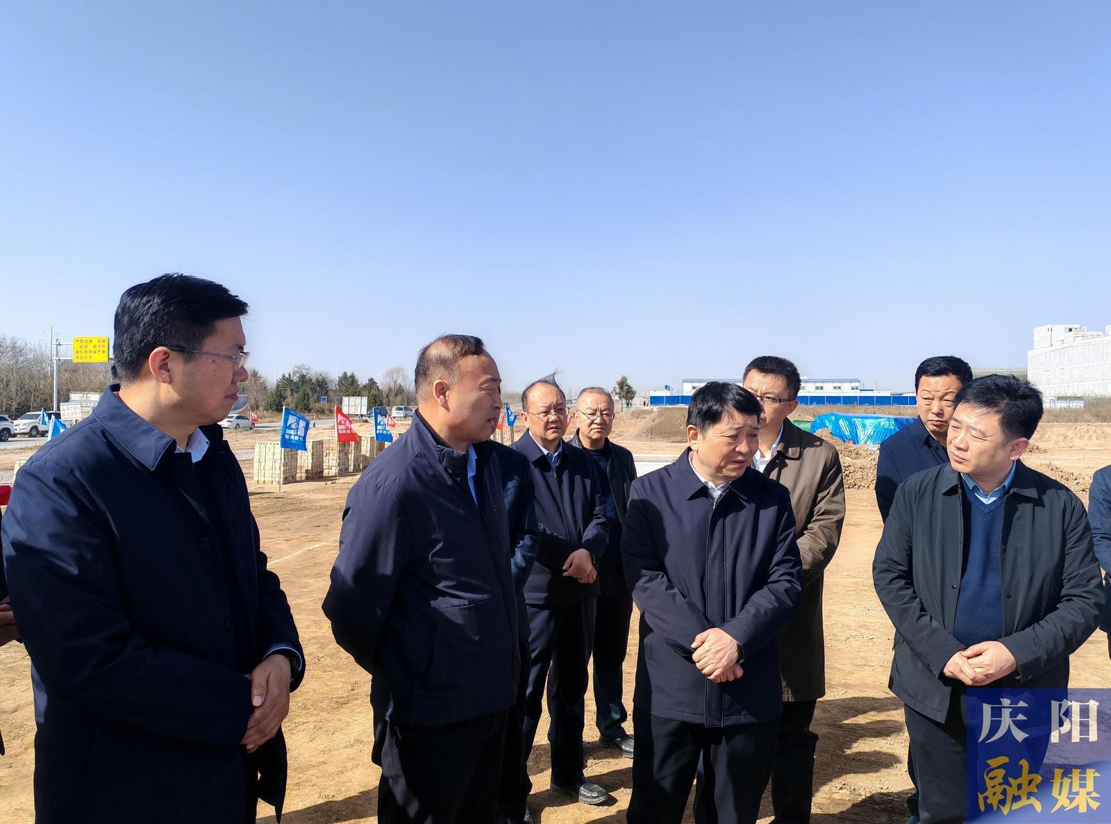 周繼軍在西峰區調研時強調 扛牢責任挑大梁 奮力當好排頭兵 努力在爭先進位中實現新突破