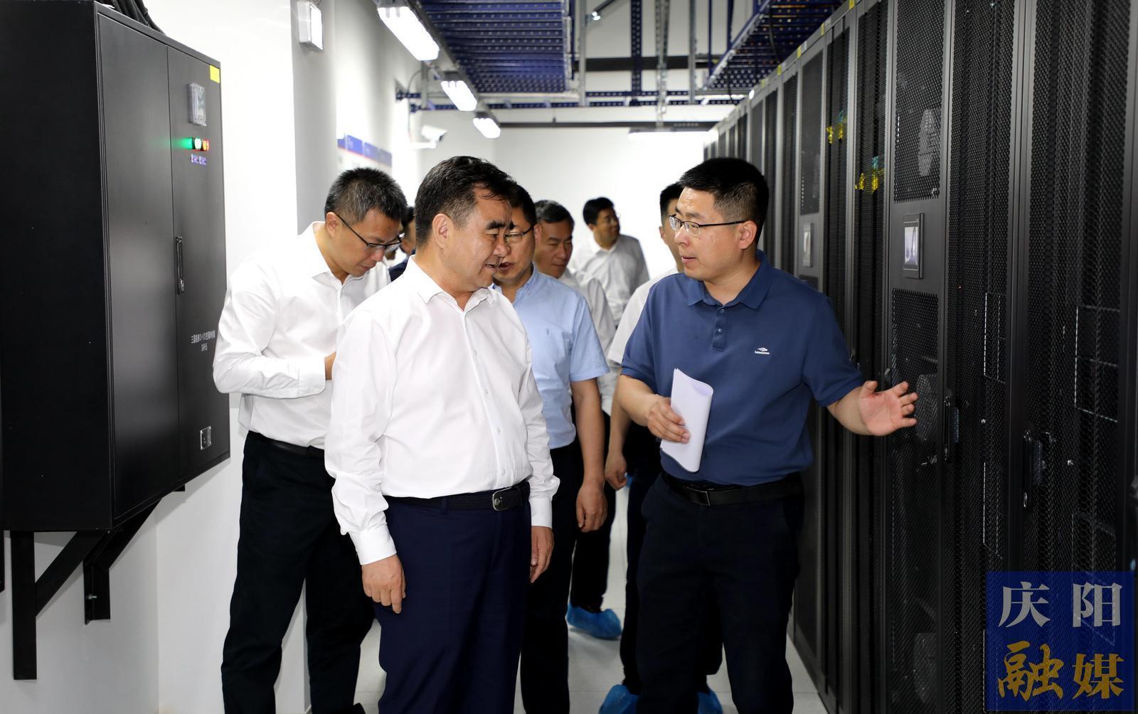 黃澤元在調研數字經濟發展情況時強調 以“算”夯基在服務國家戰略中搶占“新賽道” 以“網”聚能在構建產業體系中打造“新引擎”