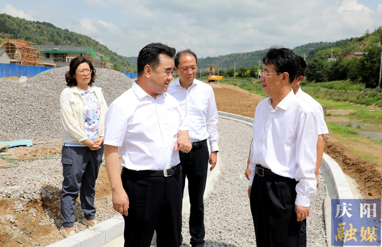 黃澤元在華池縣調研時強調 整合資源繪好文化旅游深度融合“新”景 發揮優勢展示現代農業產業體系“豐”景