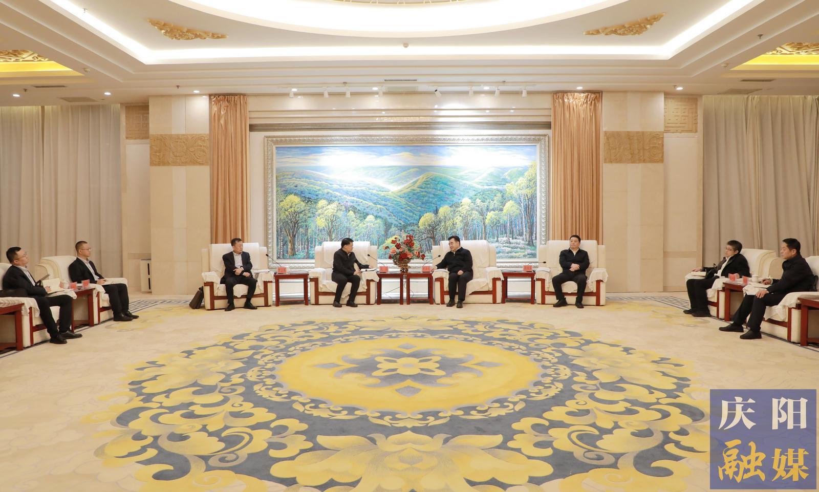 黃澤元周繼軍與中國農業銀行甘肅省分行黨委書記、行長吳崗一行座談