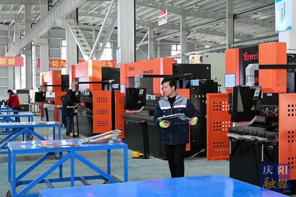 【攝影報道】環縣：易事特“東數西算”裝備制造加力提速