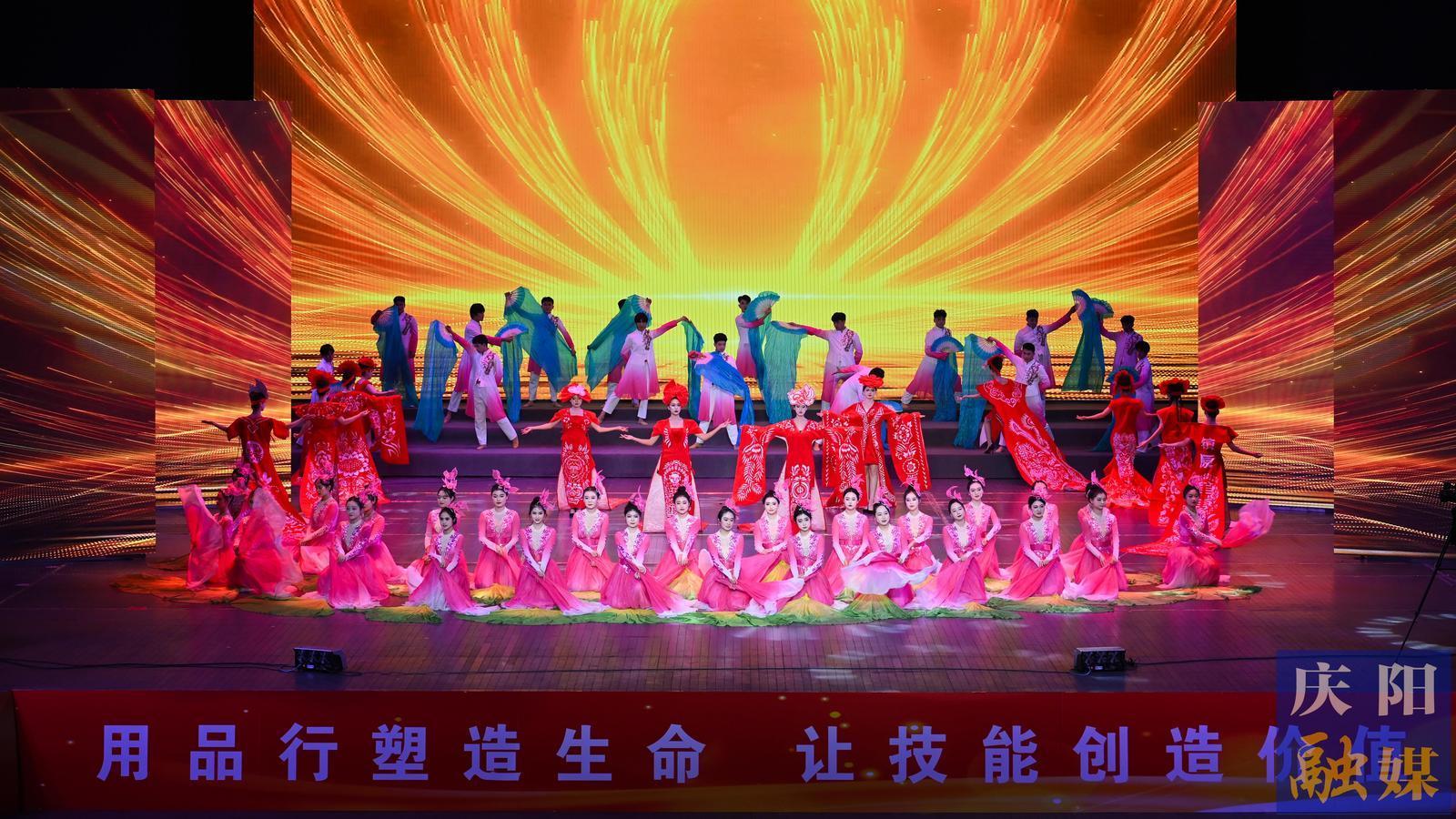 【攝影報道】慶陽職業(yè)技術(shù)學院“匠心育才向未來”文藝晚會舉行