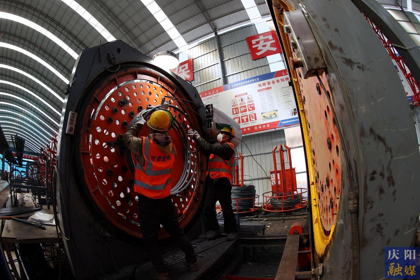 【攝影報道】G341線華池至二十里溝口段公路項目火熱建設中