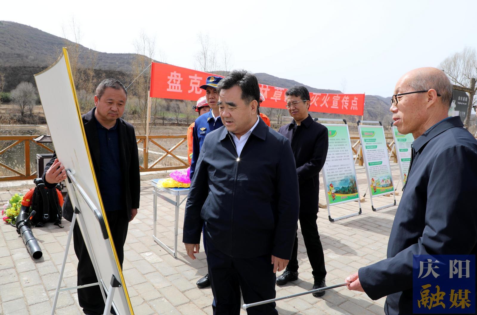 黃澤元在寧縣督查森林草原防滅火工作并開展巡林時強調 全面提升森林草原火災綜合防控和救援能力 全力守護人民群眾生命財產安全和生態安全