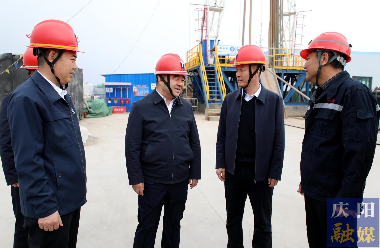 黃澤元在調研安全生產及成品油市場集中整治情況時強調 扎實開展隱患排查整治 嚴厲打擊違法違規現象 切實保障人民群眾生命財產安全和消費者合法權益