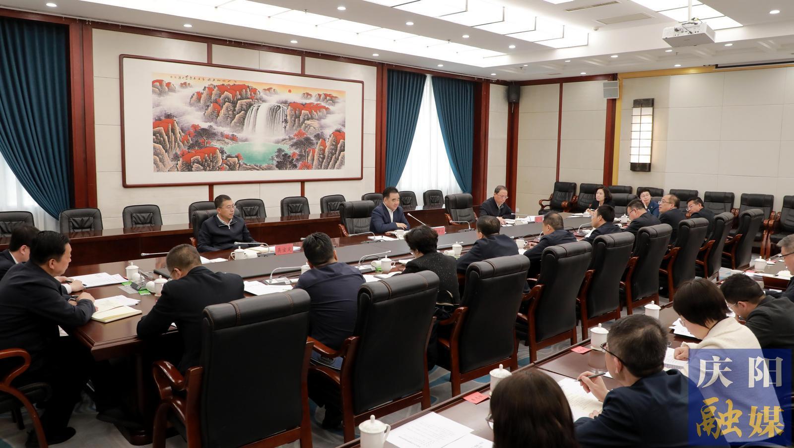 慶陽(yáng)市委人才工作領(lǐng)導(dǎo)小組會(huì)議召開 黃澤元出席并講話