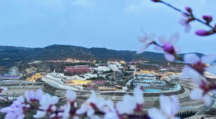 人潮涌動慶州城 文旅融合繪新景——慶城藥王洞養生小鎮成假日旅游新地標