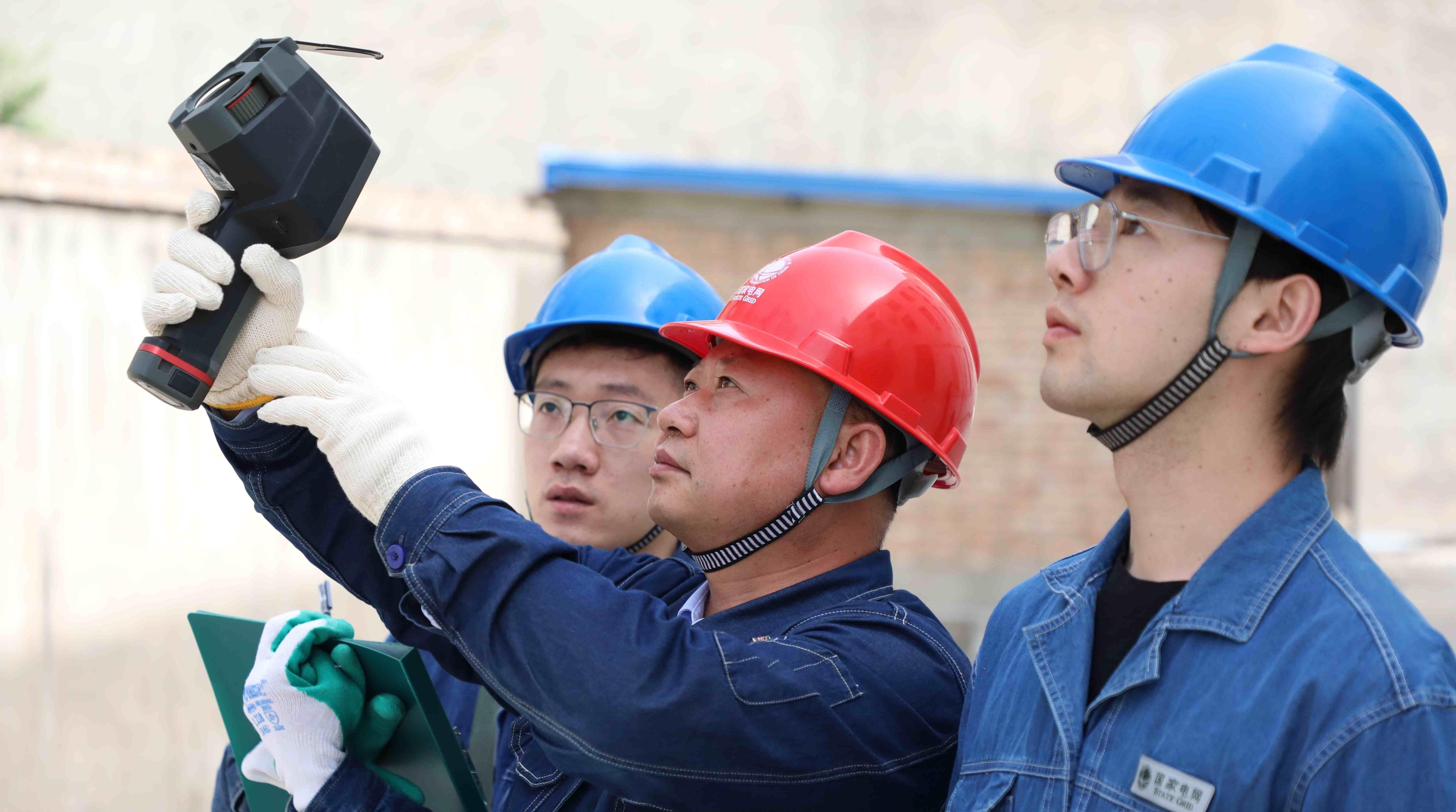 初心點亮萬家燈火——記全國勞動模范何建功