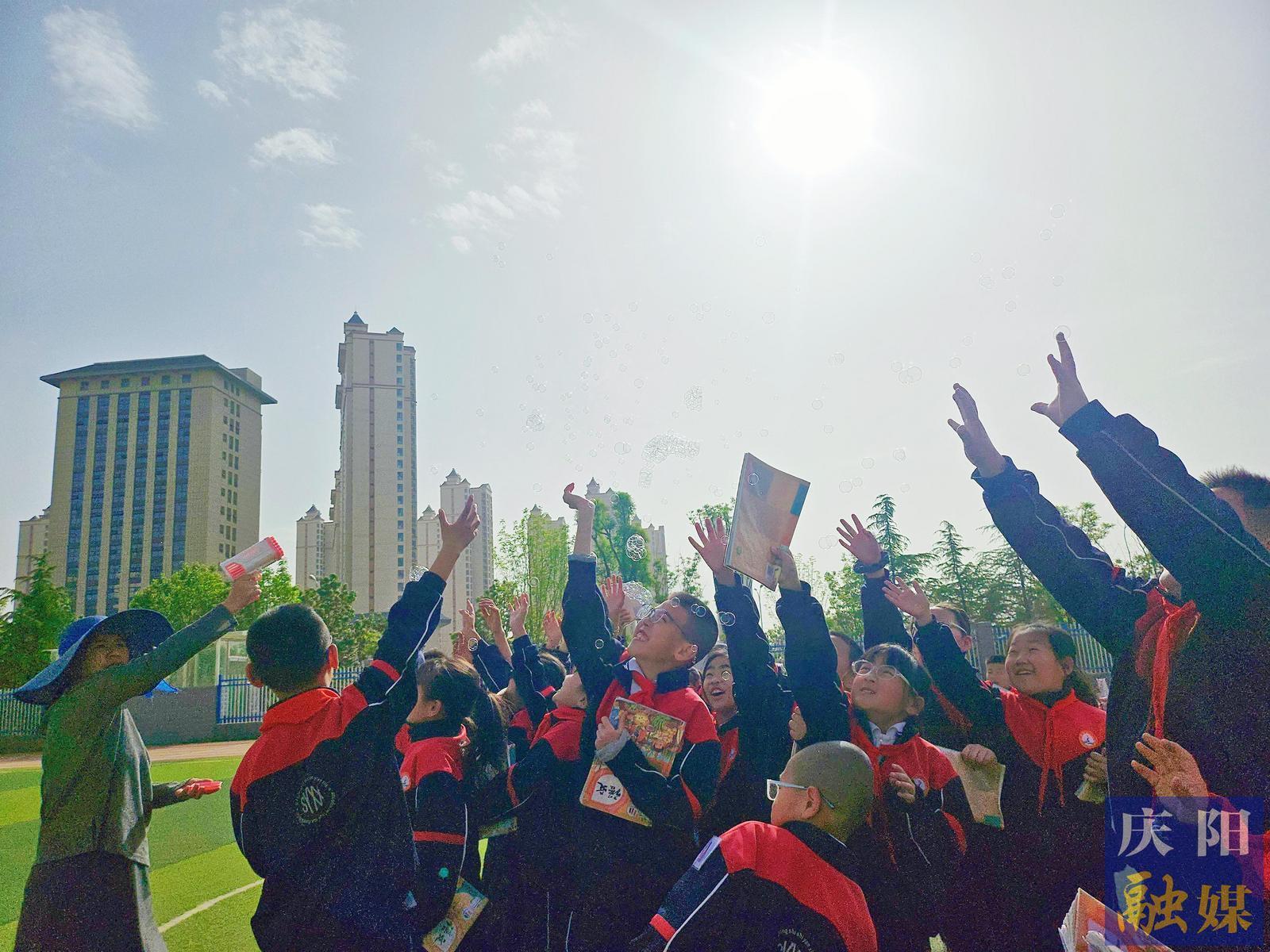 【學生佳作】超有趣！電影課堂上我們竟“穿越”到了原始人類世界！