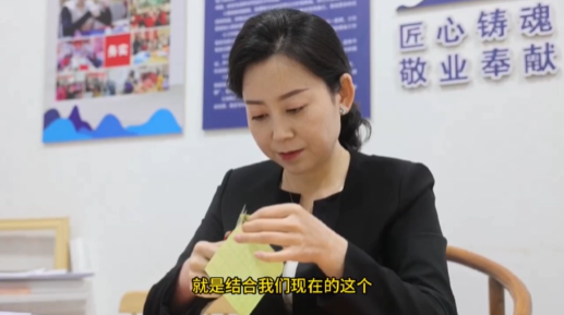 慶陽(yáng)市民間布貼畫(huà)藝術(shù)代表性傳承人 李慶英：深化創(chuàng)新，讓布貼畫(huà)煥發(fā)新的生機(jī)