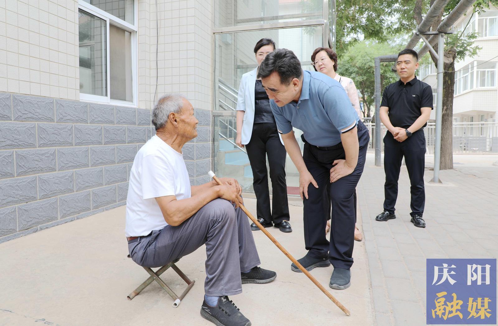 黃澤元在慶城縣調(diào)研時(shí)強(qiáng)調(diào) 深化整治群眾身邊不正之風(fēng)和腐敗問題 切實(shí)增強(qiáng)人民群眾獲得感幸福感安全感