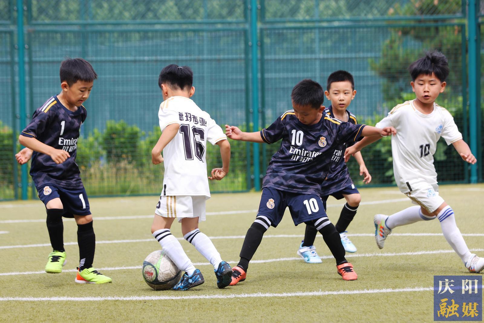 【攝影報道】萌娃盛夏鏖戰(zhàn)綠茵場——第十屆“博苑杯”足球聯(lián)賽舉行