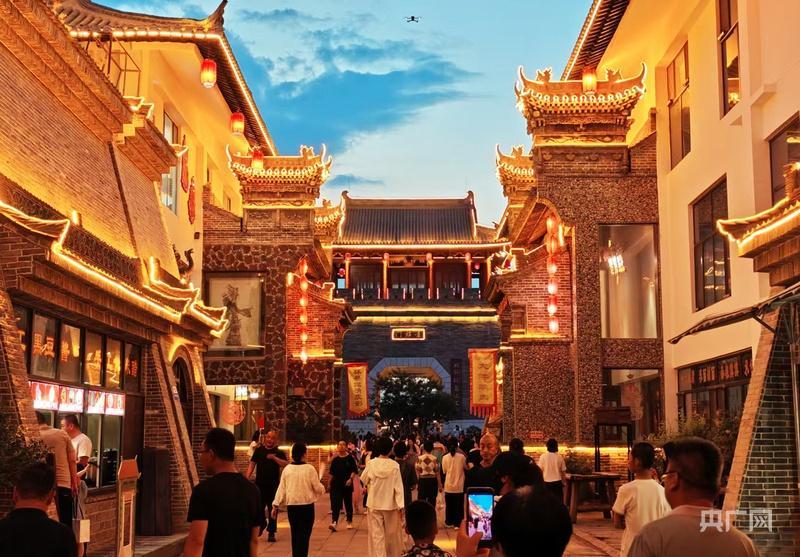 “與輝同行閱山河”甘肅行｜“走播+定點帶貨”點燃慶陽文旅新熱度