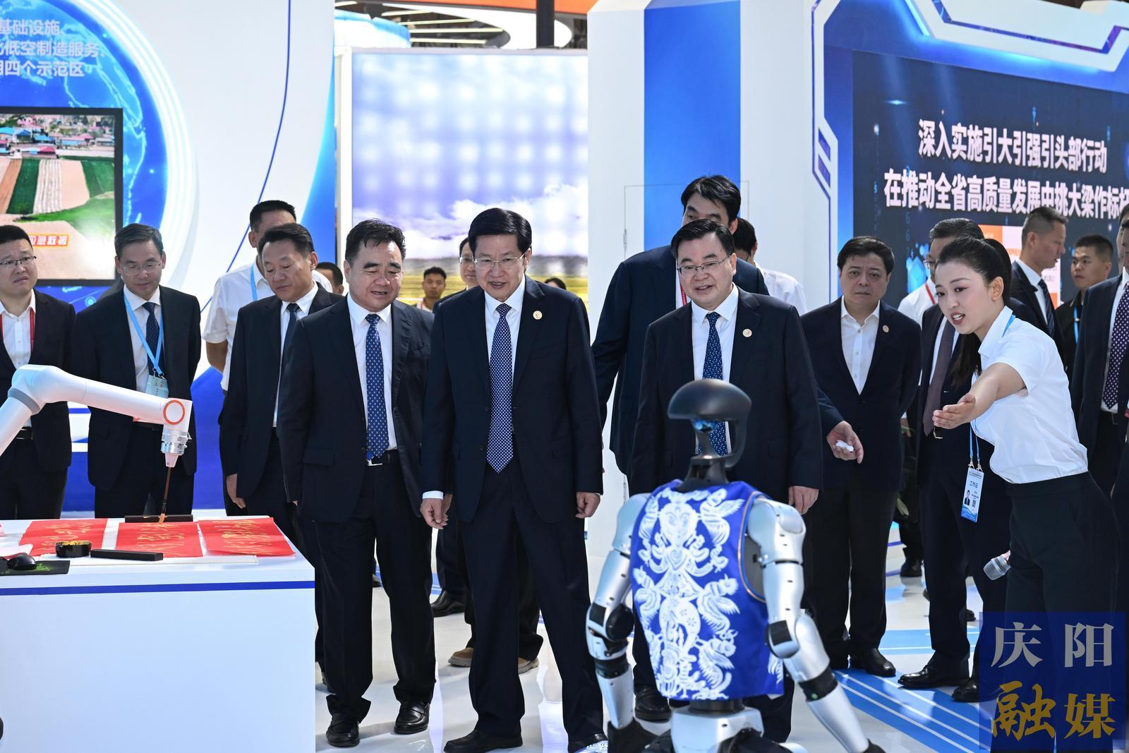 第三十一屆中國蘭州投資貿易洽談會開幕 高云龍胡昌升任振鶴莊國泰等巡視慶陽展館