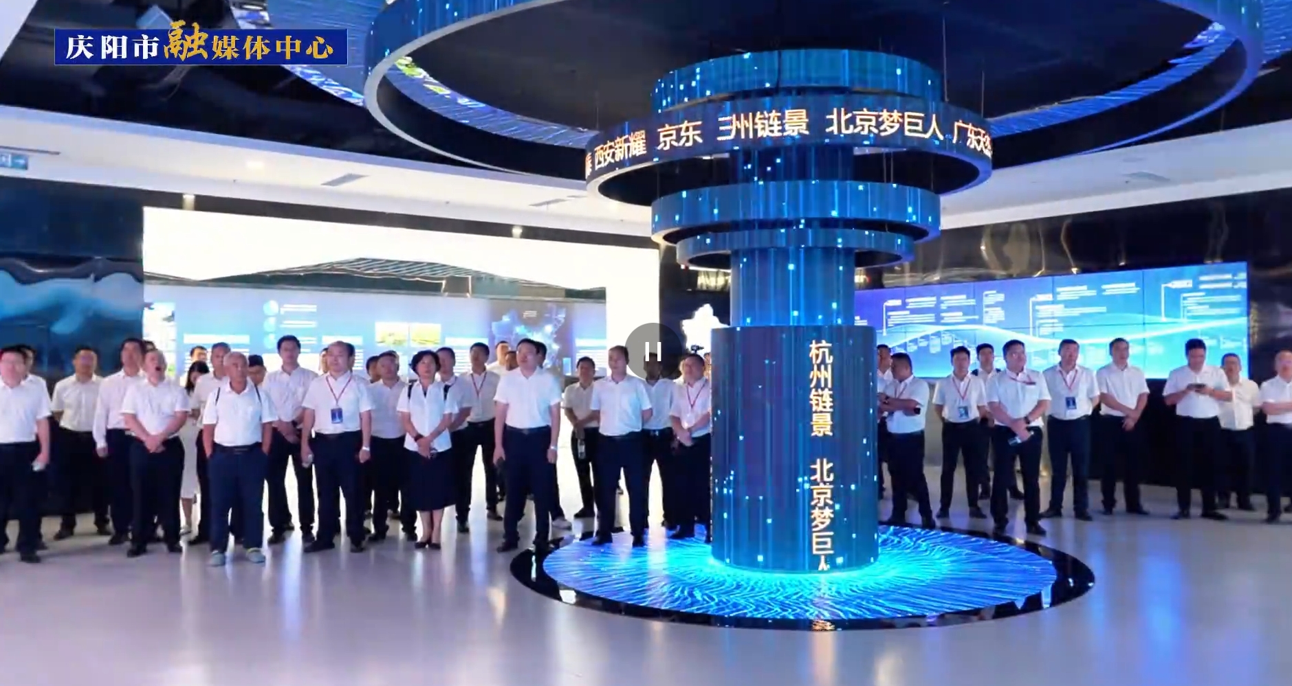 7月19日-20日，參加易事特集團2025年中全球營銷工作會議的人員參觀東數西算產業園區