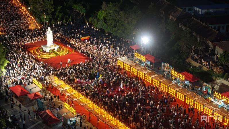 【央廣網(wǎng)】十萬(wàn)游客聚慶城 千年文脈綻芳華——岐黃周祖文化盛宴燃動(dòng)盛夏