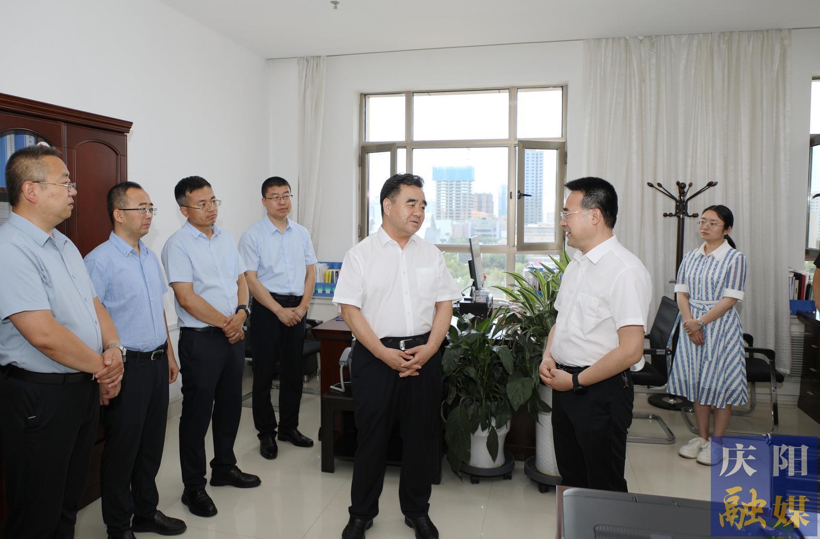 黃澤元在調研數字經濟培育發展情況時強調 完善機制優化職能持續積蓄數字經濟優勢 增強合力提高效率奮力打造全國算力高地