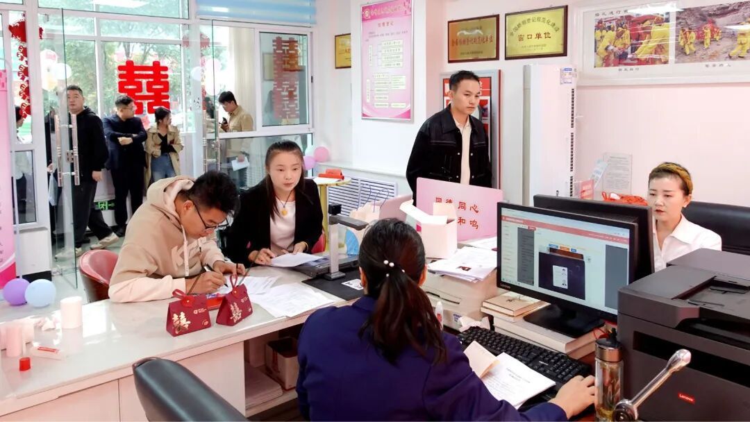 【網絡中國節?七夕】西峰區舉辦“七夕節”集體頒證暨文明婚俗倡導活動