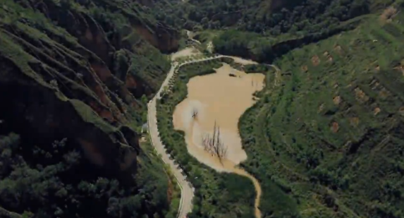 戰陡坡，斗密林！慶陽森林消防開展山地水泵實戰訓練，鍛造滅火攻堅“尖刀”力量！崎嶇山地，水龍呼嘯。看慶陽森林消防隊員如何接力數百米，鋪設生命水脈，守護隴東青山