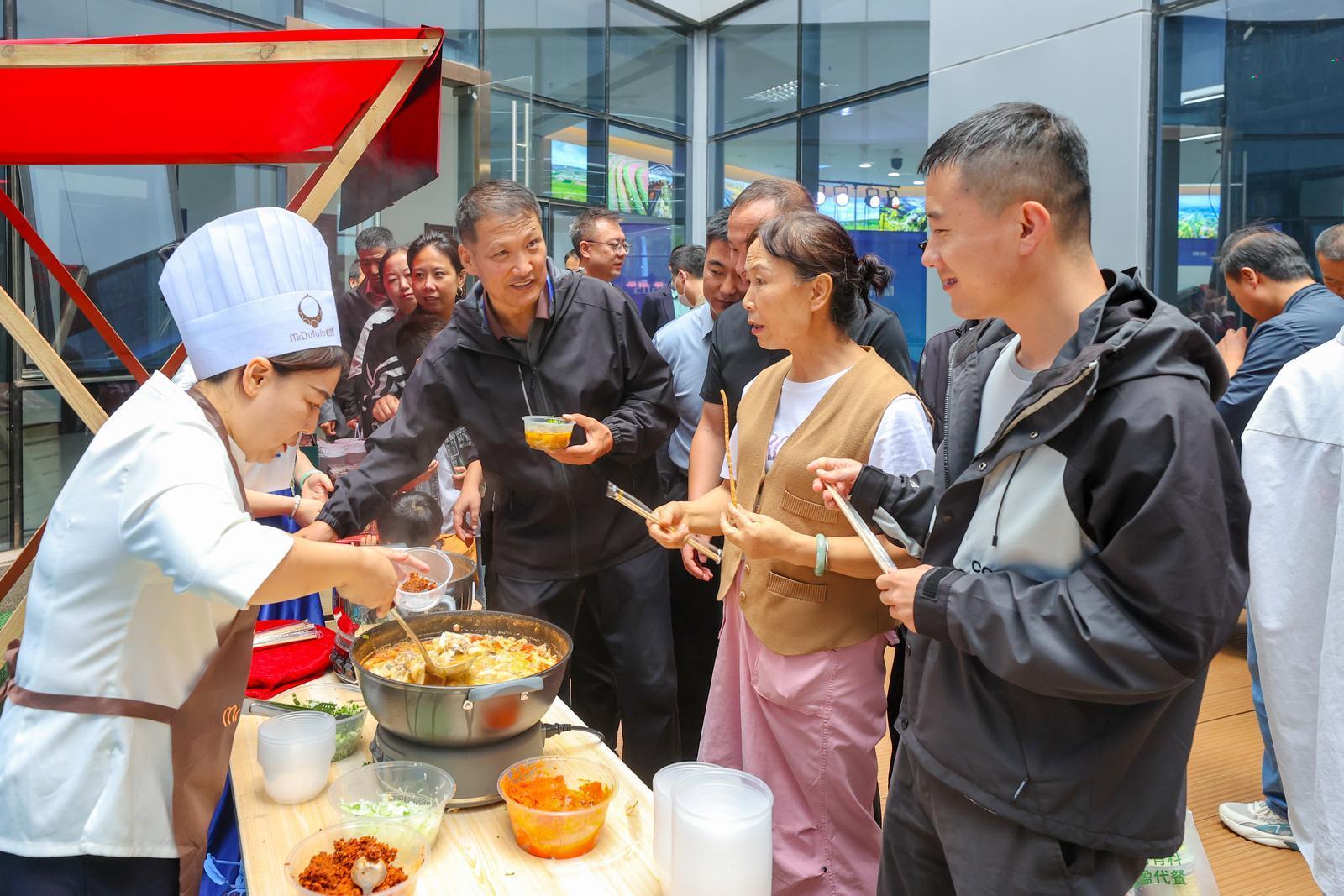 【攝影專題】吳忠早茶“融合”遇上岐黃“養生”——2025年吳忠市商文旅農推介甘肅慶陽專場活動掠影