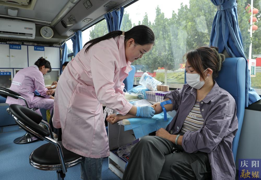 【攝影報(bào)道】合水縣舉行2025年無(wú)償獻(xiàn)血宣傳日活動(dòng)