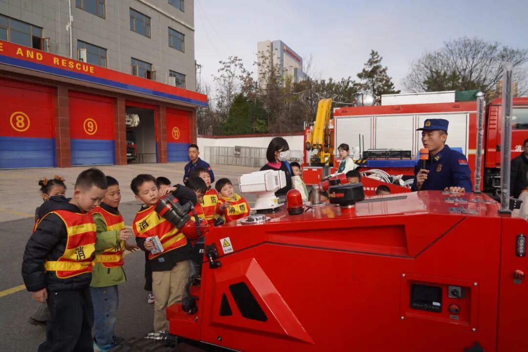 麥當勞親子團走進消防隊站體驗參觀