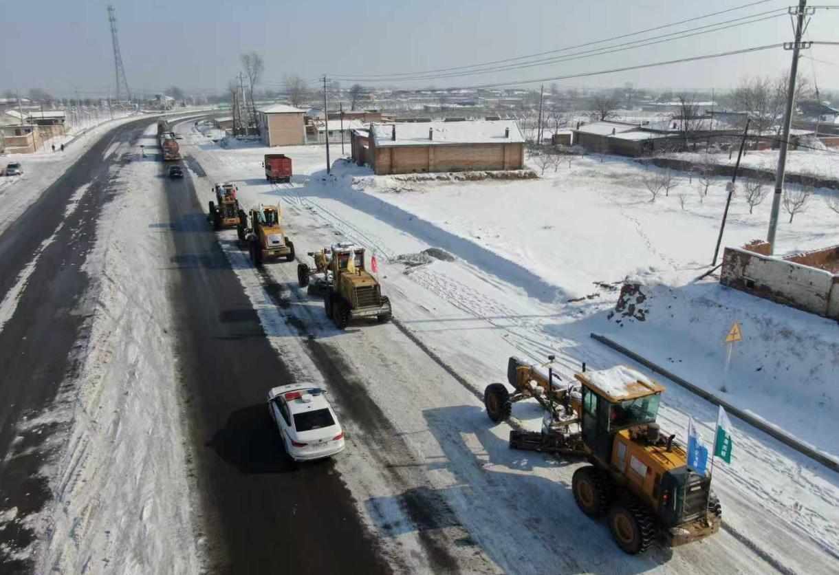 與雪鏖戰48小時！中交一航局掃雪除冰保暢通 齊心協力護民生