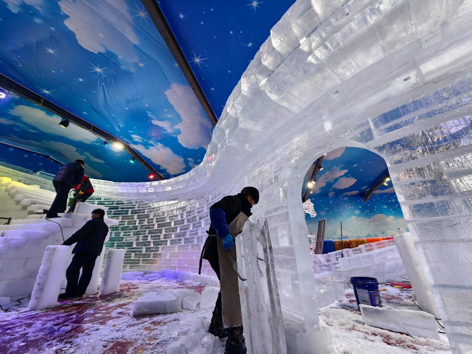 【攝影報道】“冰雕賀歲·馬躍新春”活動緊鑼密鼓籌備，西峰區年味漸濃