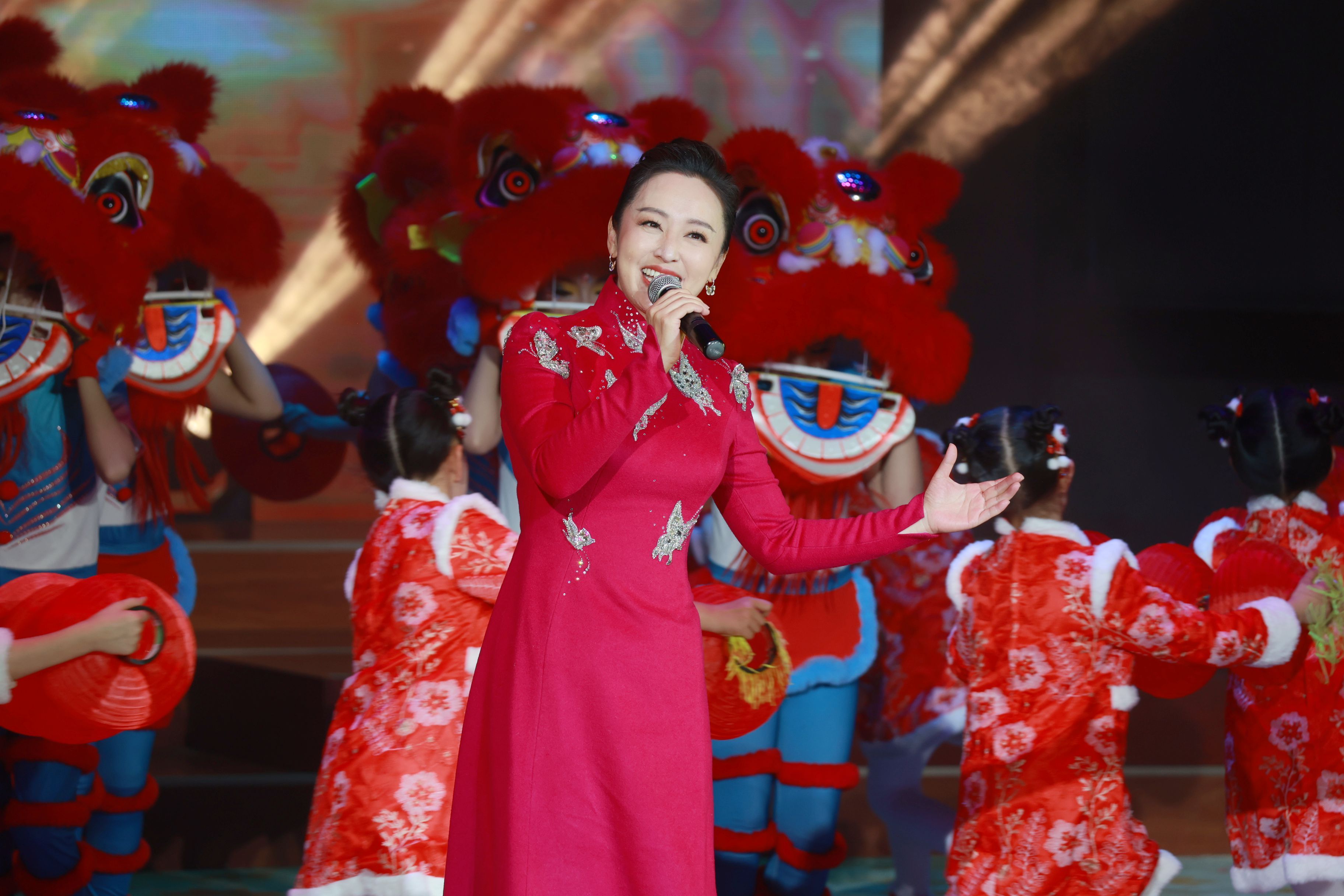 【攝影集】三：“瑞馬迎春下基層 情系南梁送歡樂”文藝演出在華池縣精彩上演