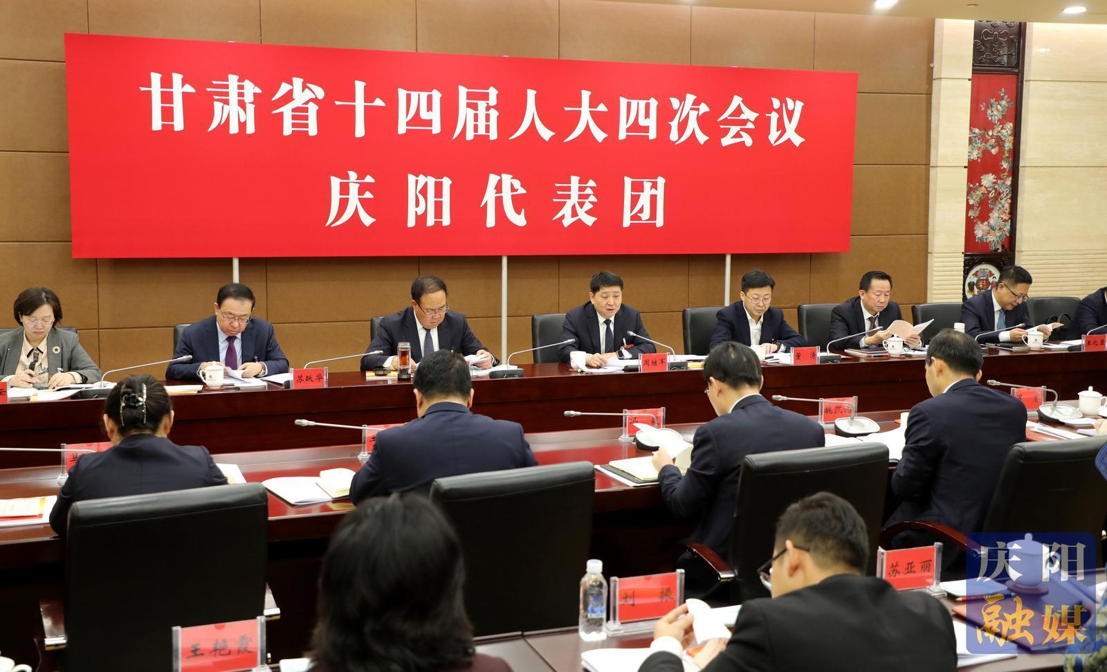 周繼軍在審議省人大常委會和省法檢“兩院”工作報告時表示 依法履職盡責 提升工作效能 不斷增強人民群眾獲得感幸福感安全感