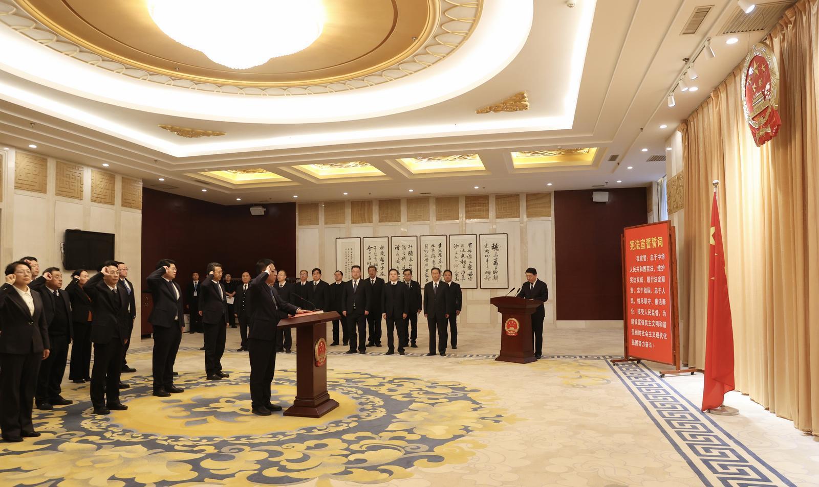 慶陽市五屆人大五次會議舉行憲法宣誓儀式 周繼軍主持宣誓儀式并講話