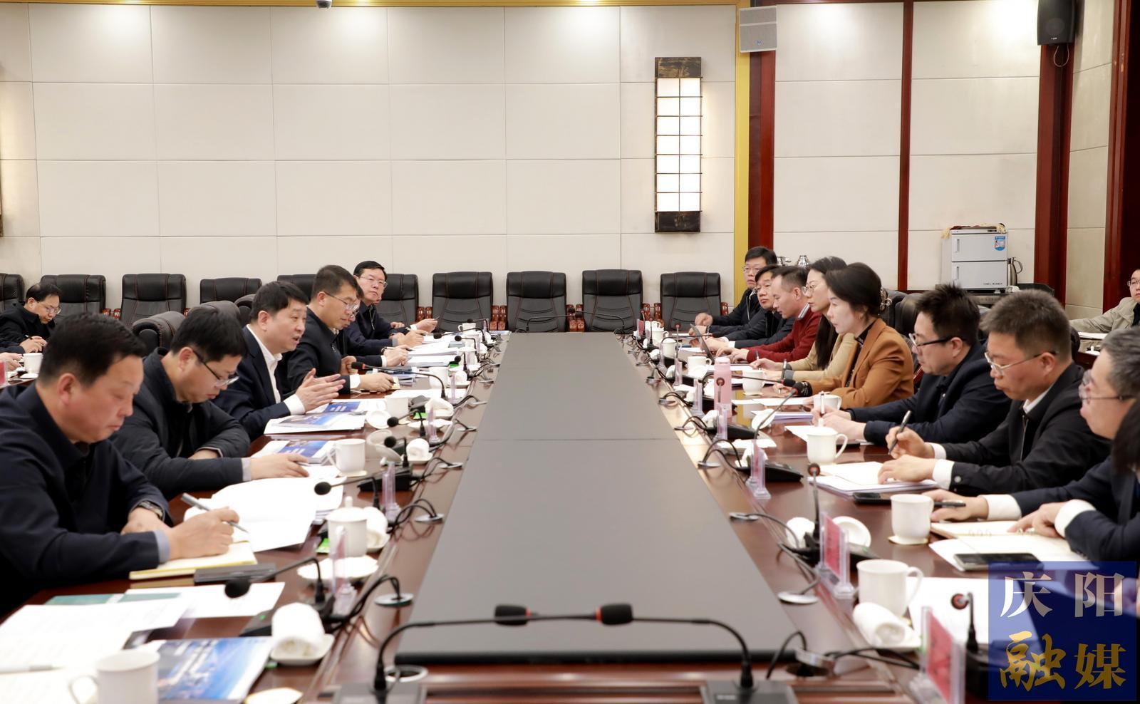 周繼軍與中交設計咨詢集團黨委書記、董事長崔玉萍座談