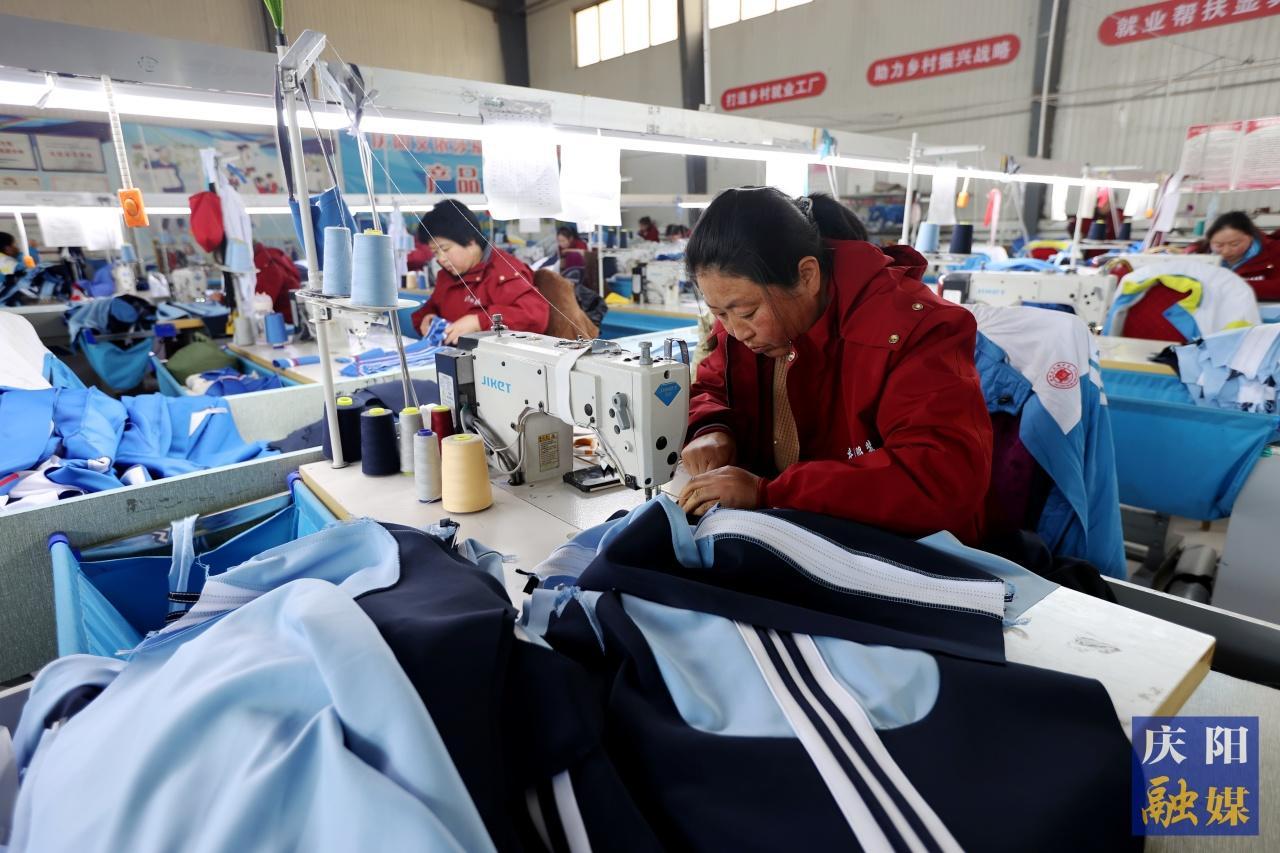 【產(chǎn)業(yè)載體 發(fā)展平臺】春忙正酣啟新程——慶城驛馬工業(yè)集中區(qū)生產(chǎn)建設(shè)見聞