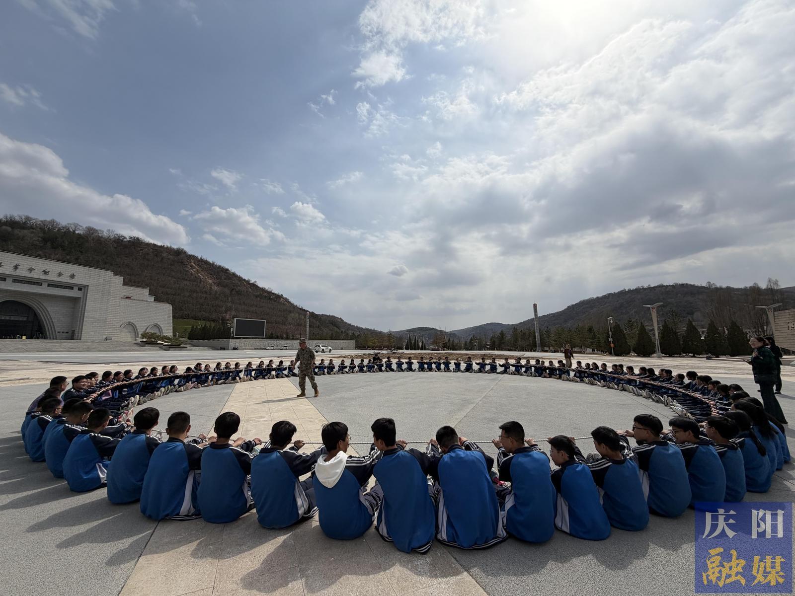 憶先烈偉績 啟少年華章——隴東學院附屬中學開展紅潤慶陽思政教育實踐研學活動