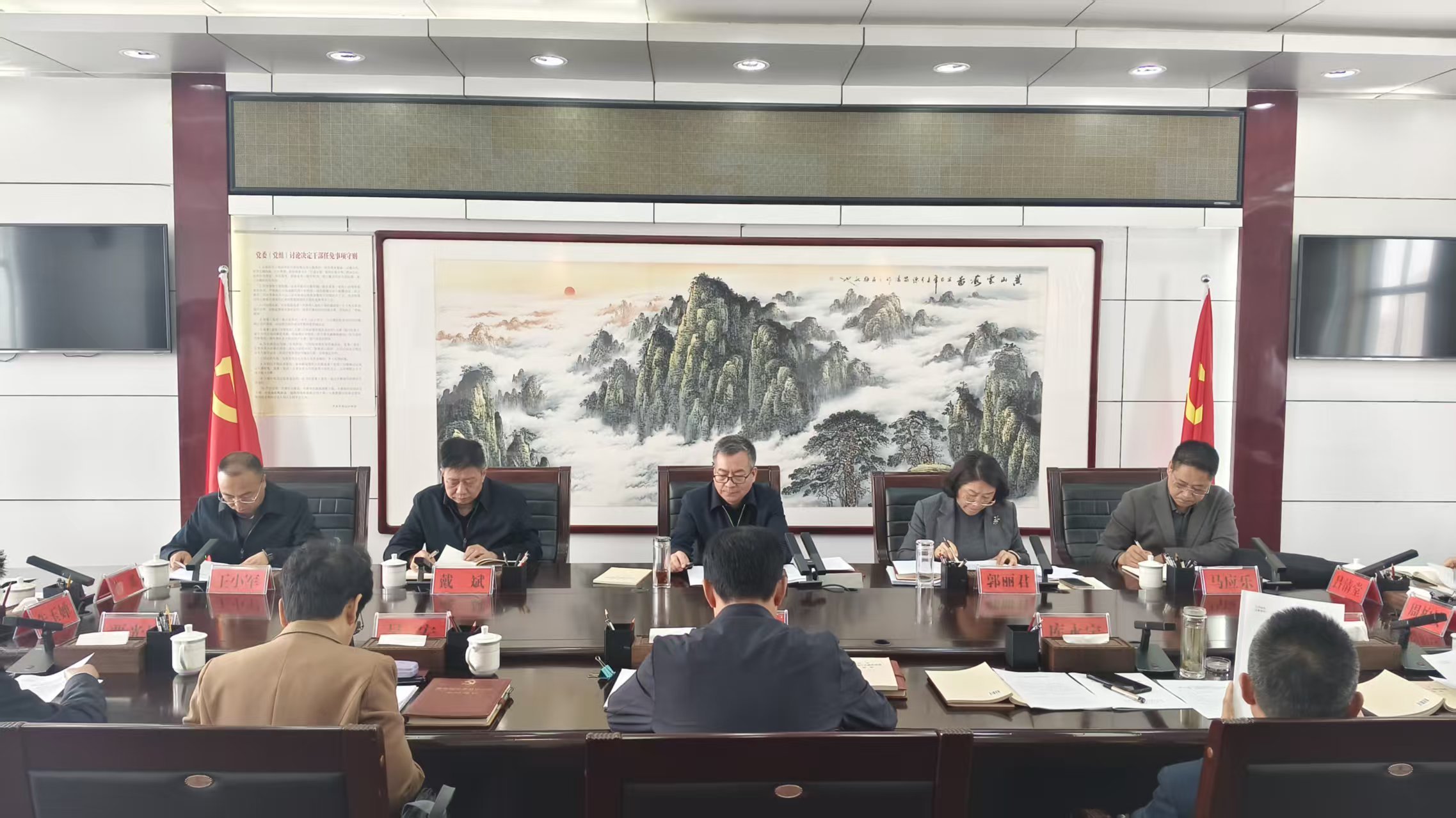 慶城縣委常委會舉行樹立和踐行正確政績觀學(xué)習(xí)教育讀書班第一次集中學(xué)習(xí)