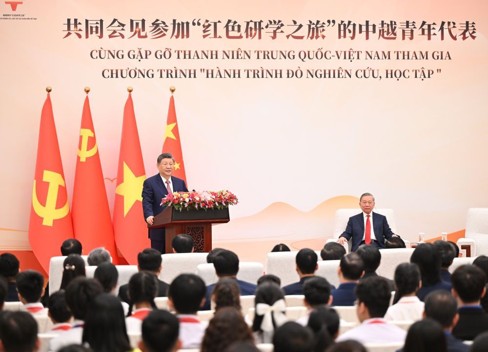 習近平同蘇林共同會見中越青年代表